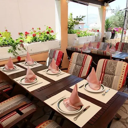 Pansion Ruza 3* Трогир
